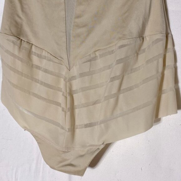 5/$25 Maidenform beige shapewear panties S - Picture 3 of 9